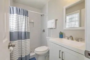 Stay near all Chas attractions, quiet comfort with fenced yard! - Image 3