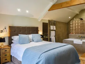 Intimate and inviting, this couples retreat is a cosy haven for two. - Image 2