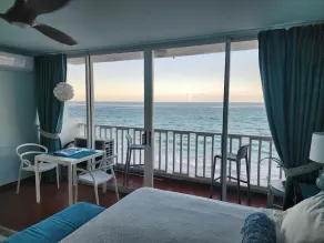 Condado Beachfront Studio, Incredible view, next to Mariott, secure, king bed - Image 5