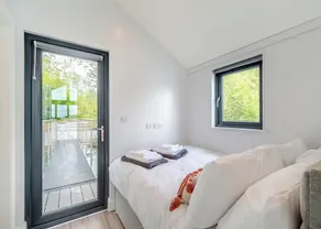 2 bedroom accommodation in Halling - Image 4