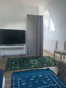Private room in townhouse - Image 2
