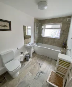 4 bed spacious modern townhouse with spectacular views over the River Tamar. - Image 5