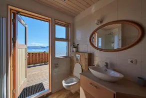 Fantastisk beliggenhed med land- og havudsigt, alligevel tæt på Reykjavik - Image 2