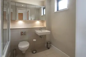 Only 1 of 2 flats in Horizon View offering top floor and 6 windows onto the sea - Image 3