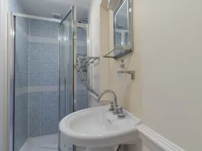 HARBOURSIDE COTTAGE, family friendly in Brewers Quay Harbour - Image 3
