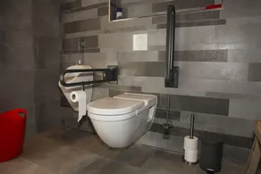 Une église de vacances de luxe avec jardin et vue - Image 3