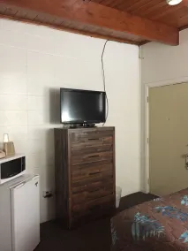 Lazy U Motel - Image 4