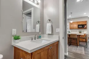 Remodeled Downtown 3bed Home Quartz Countertops - Image 4