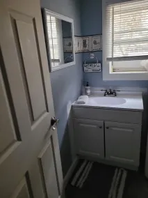 Cute and comfy bedroom with 1 queen bed/private bath - Image 2