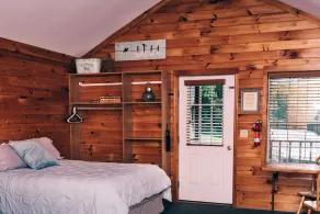 One room cabin with bathroom - Image 2