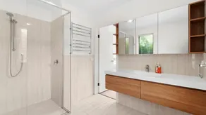 Lovely family beach house. Pet friendly and walk to beach - Image 3