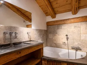 Chalet traditionnel 5 chambres, 10 pers, parking, terrasse, proche La Balme - FR-1-459-210 - Image 3