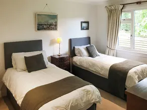 3 bedroom accommodation in Glenelg - Image 5