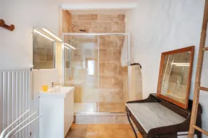 Maison en pierre en pierre avec piscine et tennis, au cœur d’un écrin de nature - Image 5