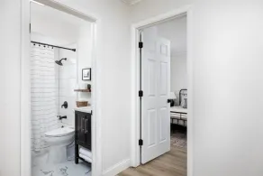 1 Mile from Downtown l Pet Friendly l Hot Tub - Image 3