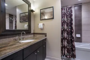 Spacious Village View Townhouse with Fireplace at Parry Peak Lofts townhouse - Image 4
