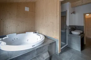 Chalet # 43 with sauna and indoor whirlpool - Image 3
