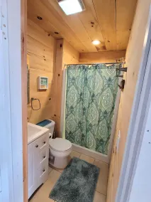 Kommen Sie und entspannen Sie sich in diesem geräumigen Cottage mit 3 Schlafzimmern und beidseitigem Seeblick. - Image 2