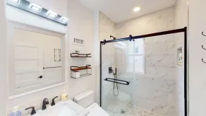 15 minutes to Fenway Park! Family-sized unit offers free parking. - Image 3