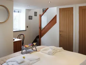 2 bedroom accommodation in Conwy Town - Image 5