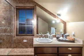 Mountain Studio - luxury finishes in upscale neighborhood, e-bikes included! - Image 4