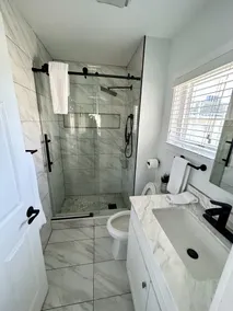 Beautiful Beach House with Breathtaking Water Views! Short Walk to Restaurants - Image 4