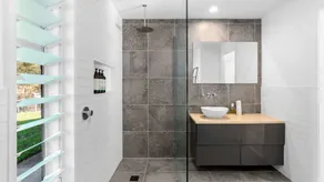 Peaceful pet friendly home on acres - Image 3