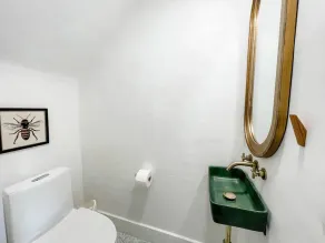 *Luxury 3 Bed 2.5 Bath / Prime Park Ave. Location* - Image 2