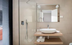 Luxurious home in Pakostane - Image 3
