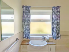 Beacon Square, Emsworth  -  a family house that sleeps 8 guests  in 3 bedrooms - Image 3