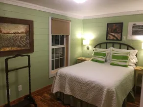 “Bo” renovated farmhouse, 7 min to Mem. ❤️1 pet free 2nd pet considered for fee - Image 4