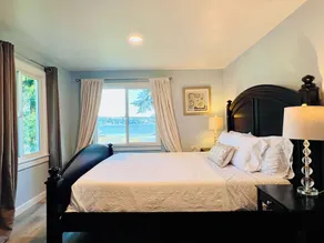 Eagle View Waterfront Retreat in Belfair, Hood Canal with King Beds, kayaks - Image 5