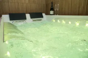 Art Deco Champagne & Spa - Image 3