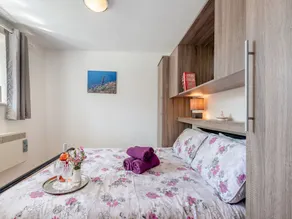 2 bedroom accommodation in Llandeilo - Image 3