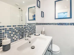 Alojamiento de 2 habitaciones en Louth - Image 4