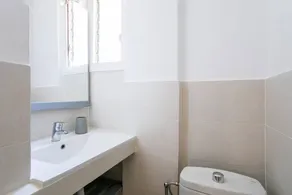 Unique Sea views & Beachfront Apartment - Image 4