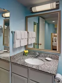 Best Place to Stay in Westlake! Free Parking - Image 3