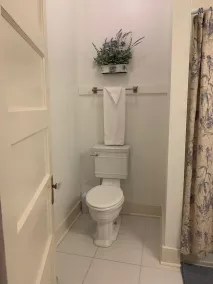 Three Bedroom, Sanitized, Pet Friendly Bungalow - Image 4