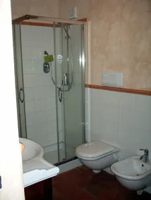 Casa Santina Casa ligger i en stor middelhavshave - Image 3