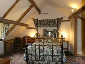 Luxurious Cottage with Lovely Views in Rural Location - Image 4