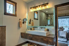 Riverfront Luxury Lodge w/ Hot Tub + Biltmore Pass | Pet-Friendly Paradise - Image 4