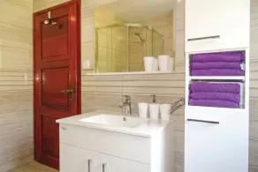 Kolpa Paradise Jacuzzi & Sauna - Happy Rentals - Image 3