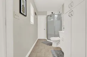 Two Spaces in One Main House and Guest House 25 Min to PCB - Image 5