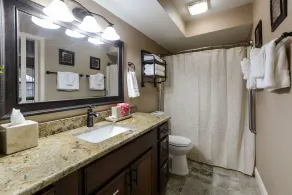 Condo de luxe récemment rénové / coeur de Branson / abordable / piscine intérieure / spacieuse - Image 4