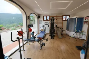 Cottage with garden and heated pool - Image 2