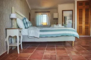 Seaview studio apartment sleeps 3 with pool - Image 5