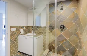 Upper Northwest Spacious Home - 10 minute Walk to the Beach! - Image 5