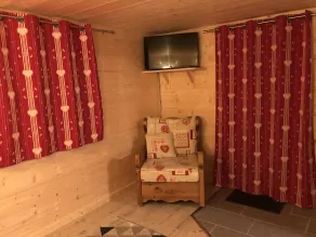 South facing chalet with views of the Giffre Valley - Image 3