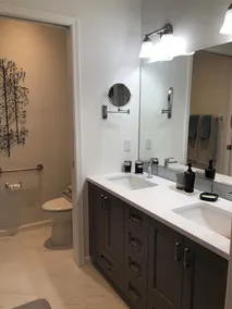 Étage principal; 2 chambres; 2 salles de bain avec vue sur le paysage marin - Image 3