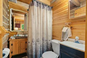 Great Location 4 minutes from Patoka Lake Entrance with Hot Tub! - Image 3